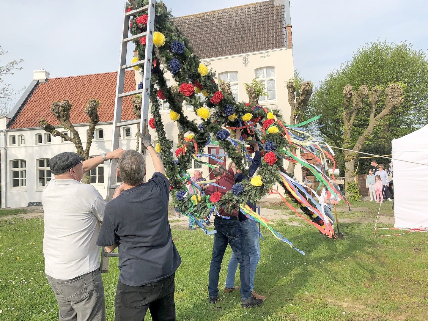 Maibäume – das sind die schönsten Bilder aus Ostfriesland - Bild 23