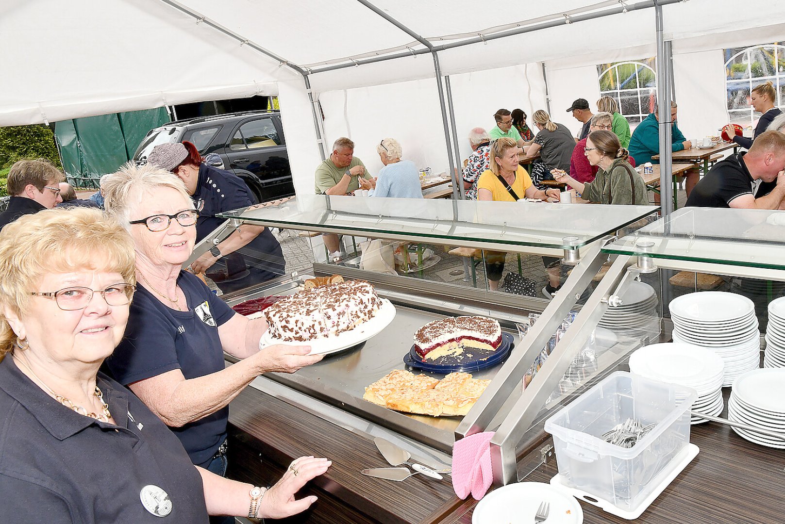 Bummeln und Feilschen beim Flohmarkt in Schwerinsdorf - Bild 12