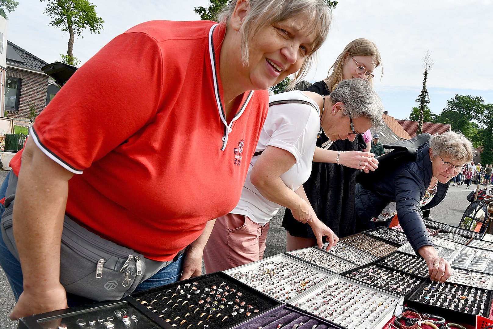 Bummeln und Feilschen beim Flohmarkt in Schwerinsdorf - Bild 15