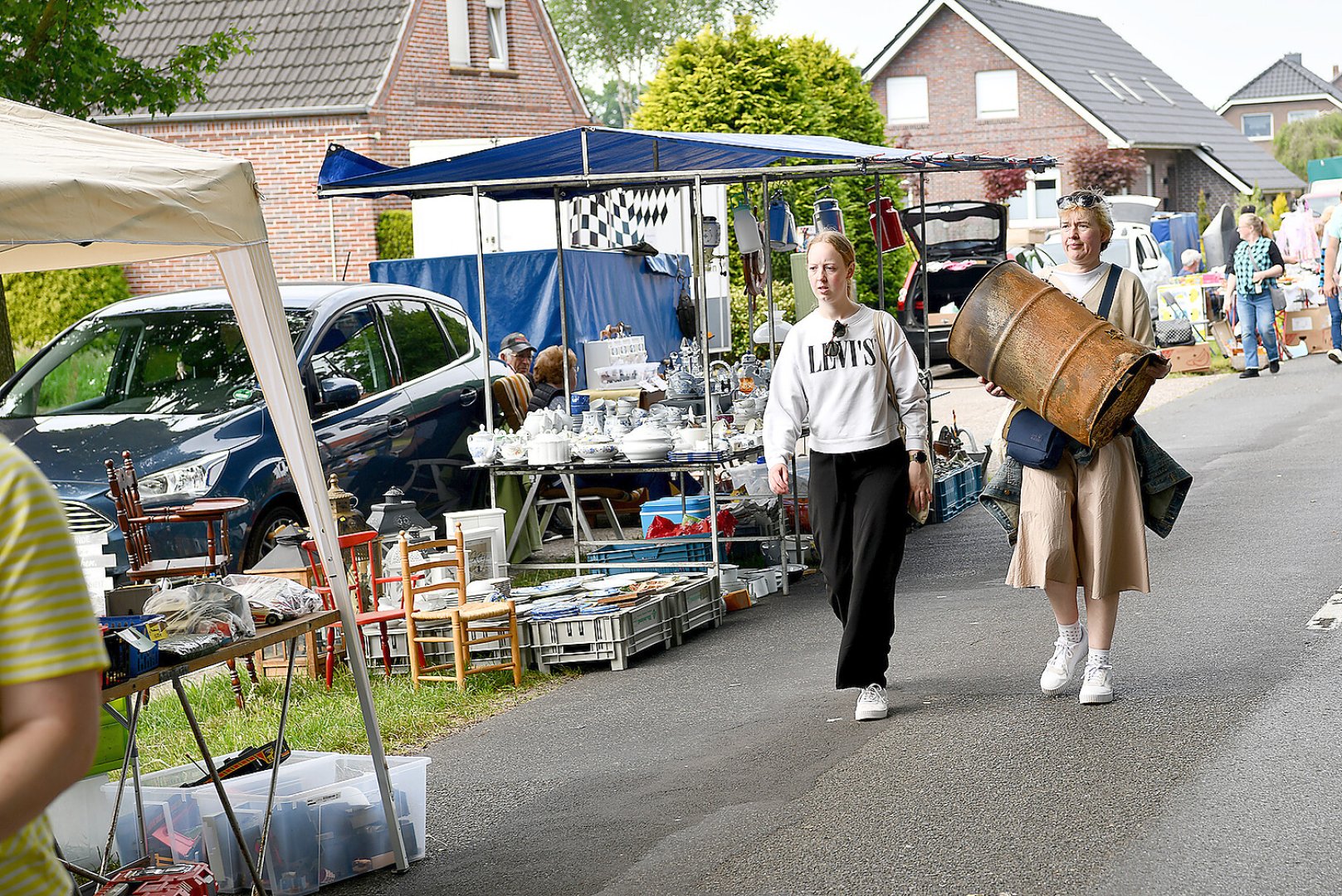 Bummeln und Feilschen beim Flohmarkt in Schwerinsdorf - Bild 22