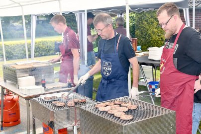 Bummeln und Feilschen beim Flohmarkt in Schwerinsdorf - Bild 29