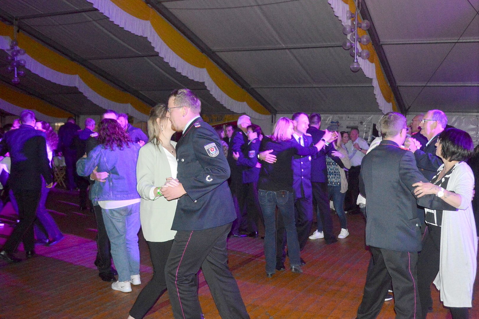 „Wild Fire Party“ in Flachsmeer - Bild 8