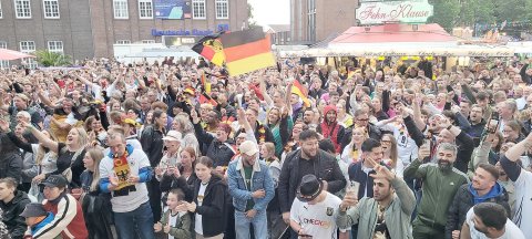 Die besten Bilder vom Public Viewing in Ostfriesland - Bild 5