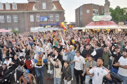 Die besten Bilder vom Public Viewing in Ostfriesland - Bild 8