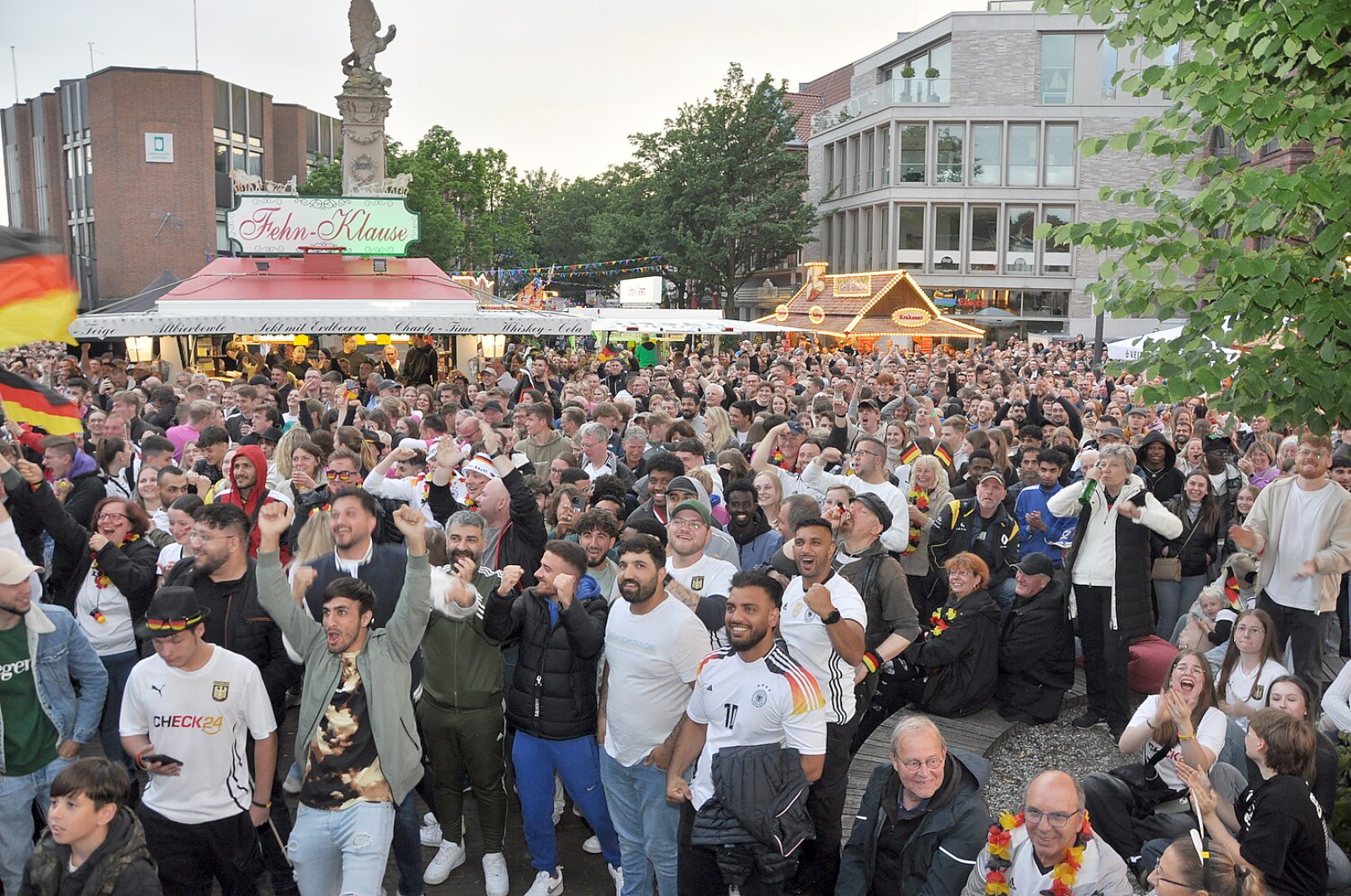 Die besten Bilder vom Public Viewing in Ostfriesland - Bild 10