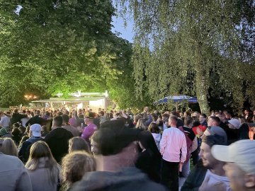 Die besten Bilder vom Public Viewing in Ostfriesland - Bild 16