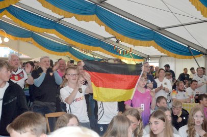 Die besten Bilder vom Public Viewing in Ostfriesland - Bild 22