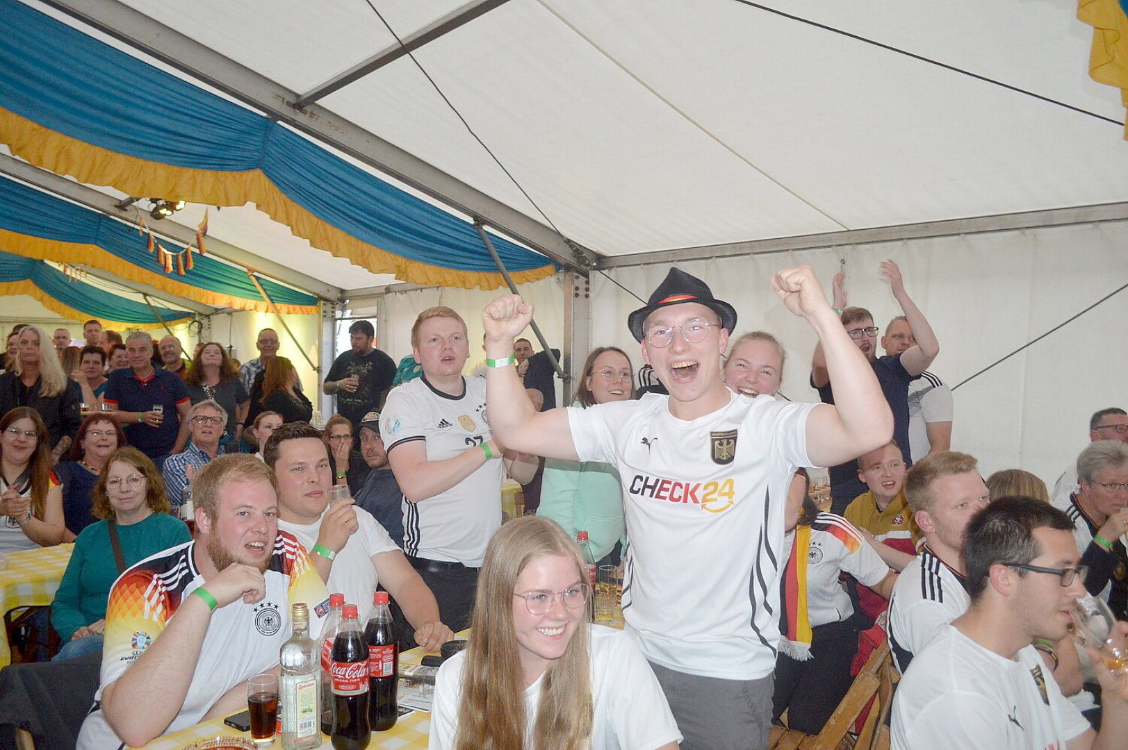 Die besten Bilder vom Public Viewing in Ostfriesland - Bild 29