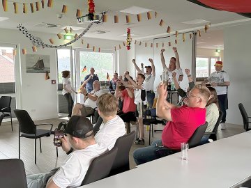 Die besten Bilder vom Public Viewing in Ostfriesland - Bild 32