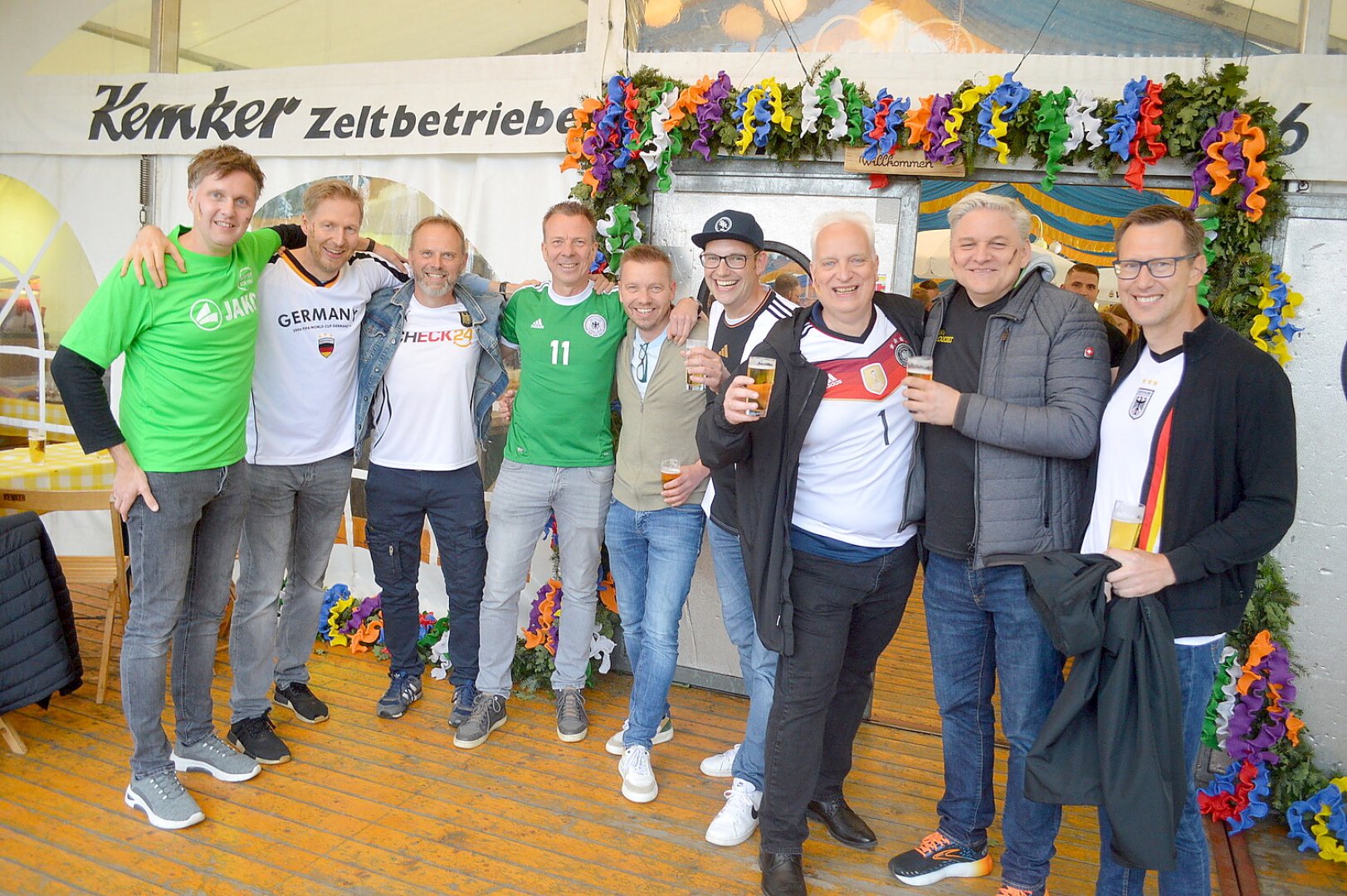 Die besten Bilder vom Public Viewing in Ostfriesland - Bild 33