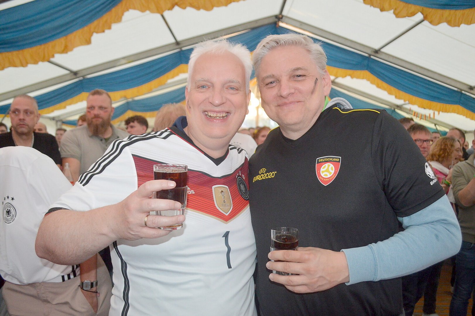 Die besten Bilder vom Public Viewing in Ostfriesland - Bild 34