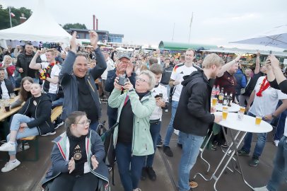 Die besten Bilder vom Public Viewing in Ostfriesland - Bild 35