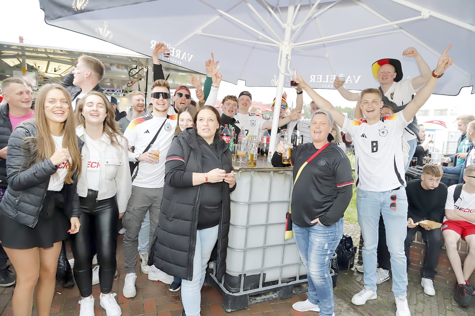 Die besten Bilder vom Public Viewing in Ostfriesland - Bild 43