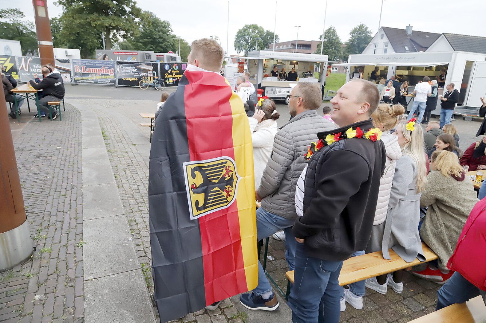 Die besten Bilder vom Public Viewing in Ostfriesland - Bild 45