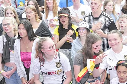 Achtelfinale auf dem Denkmalplatz in Leer - Bild 2