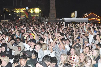 Achtelfinale auf dem Denkmalplatz in Leer - Bild 8