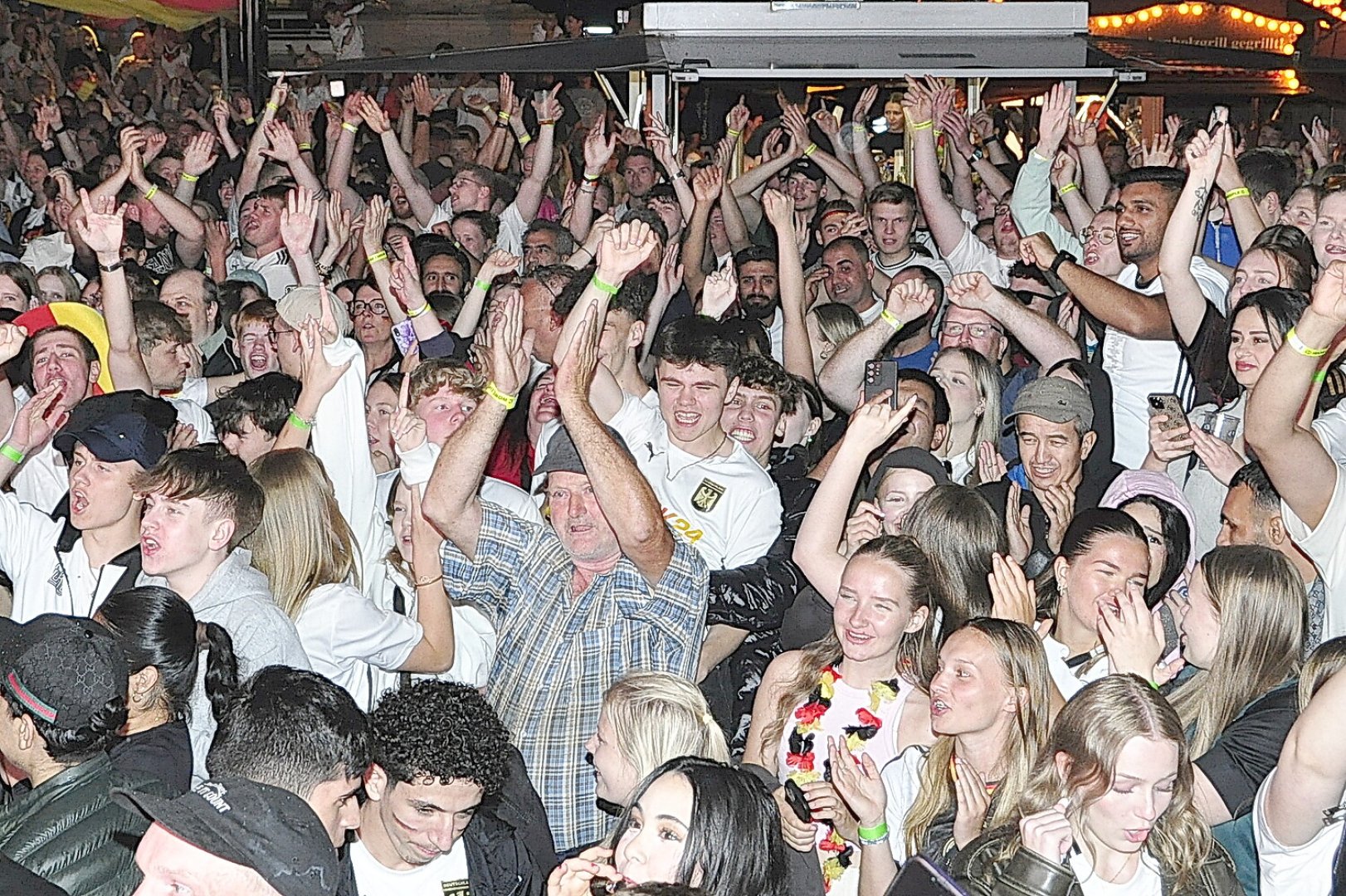 Achtelfinale auf dem Denkmalplatz in Leer - Bild 9