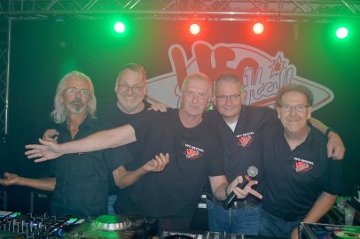 Hunderte feierten auf der Ufo-Revival-Party - Bild 23