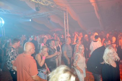 Hunderte feierten auf der Ufo-Revival-Party - Bild 33