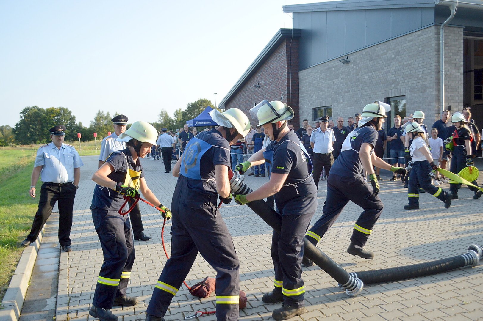 Feuerwehren stellten ihr Können unter Beweis - Bild 4