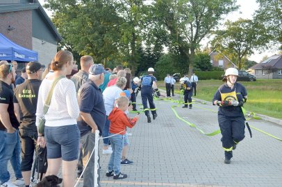 Feuerwehren stellten ihr Können unter Beweis - Bild 11