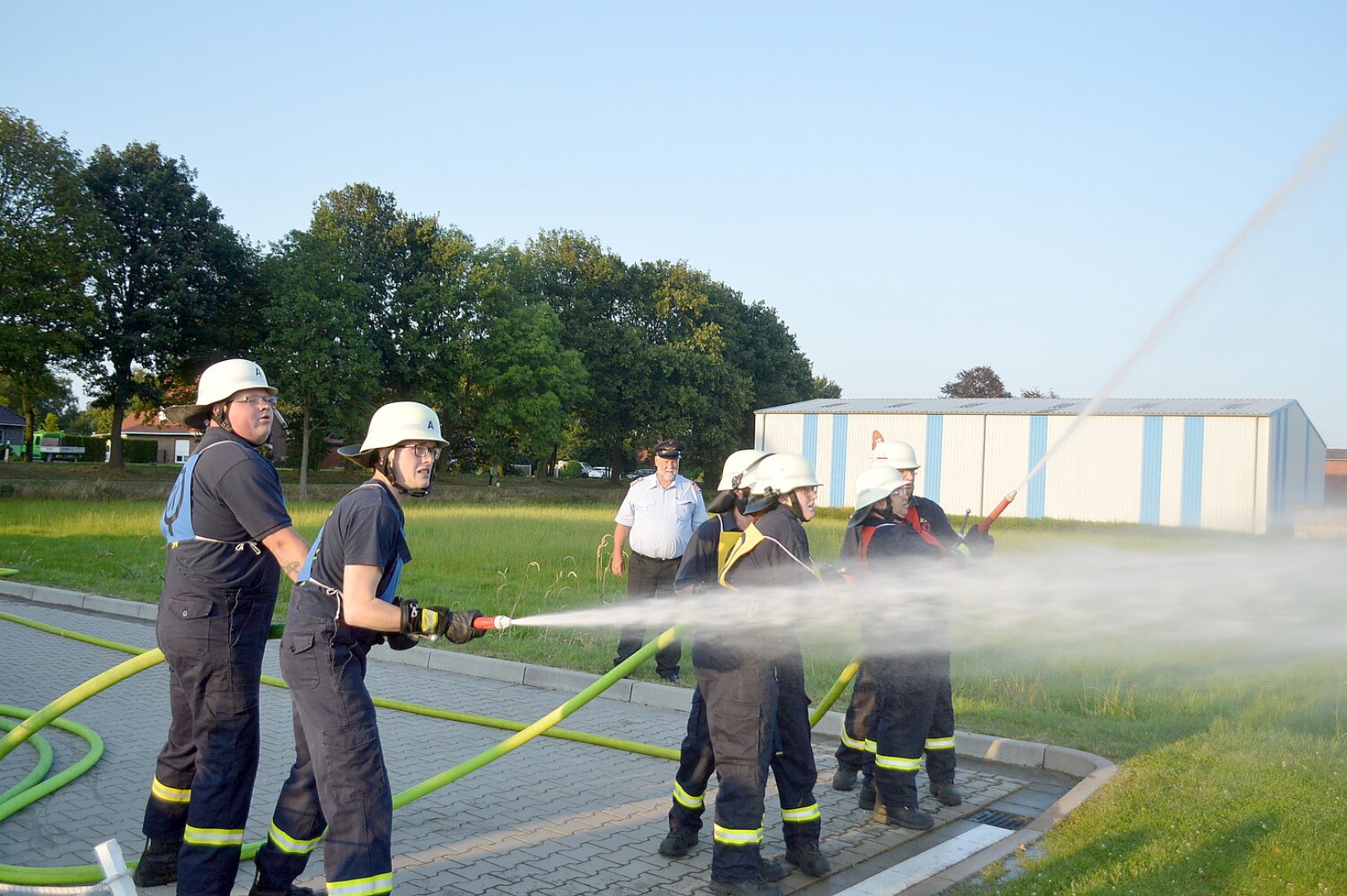 Feuerwehren stellten ihr Können unter Beweis - Bild 12