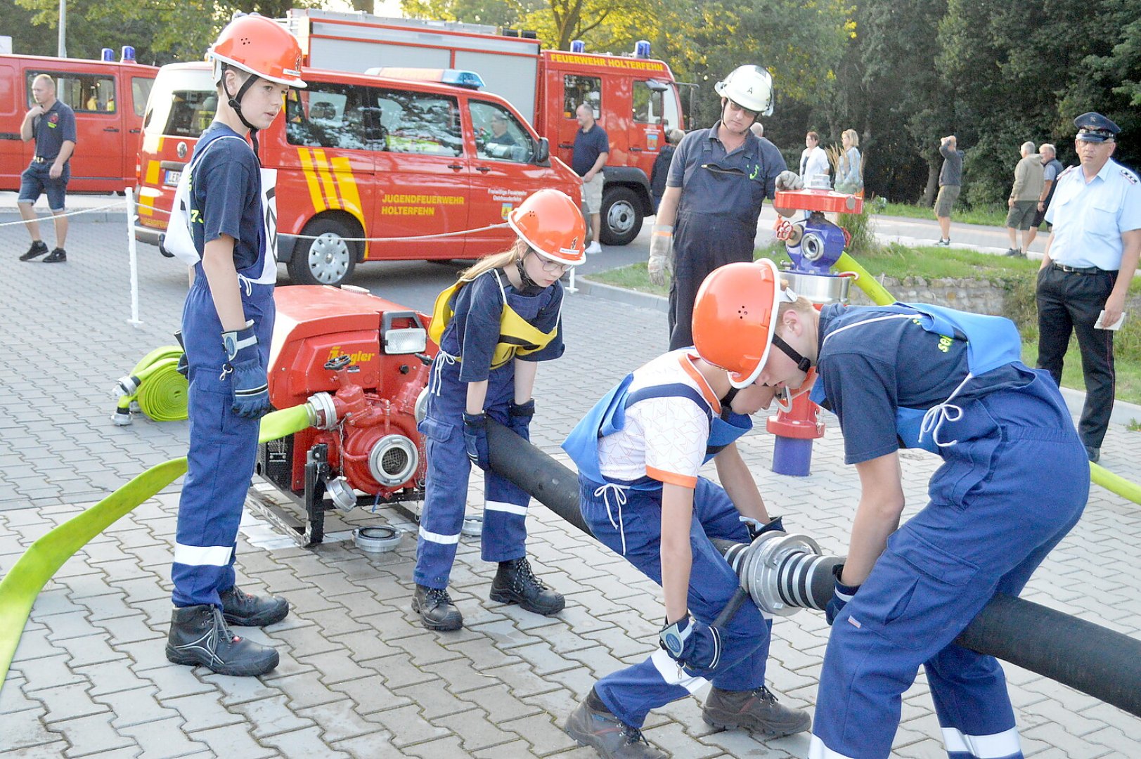 Feuerwehren stellten ihr Können unter Beweis - Bild 15