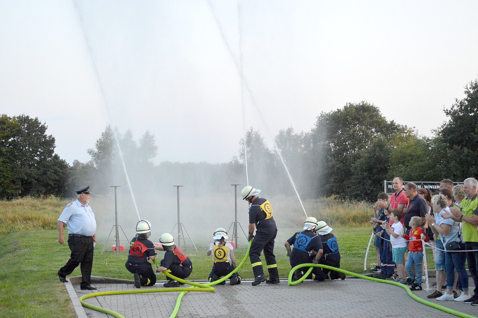 Feuerwehren stellten ihr Können unter Beweis - Bild 23