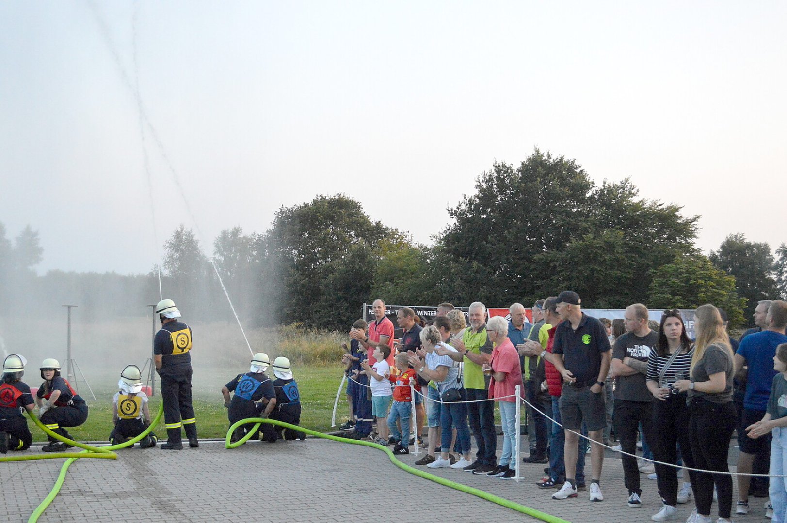 Feuerwehren stellten ihr Können unter Beweis - Bild 24