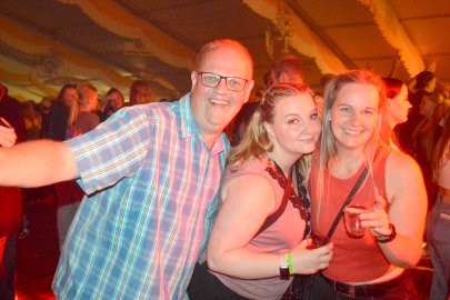 Zeltparty auf Ostrhauderfehner Schützenfest - Bild 26