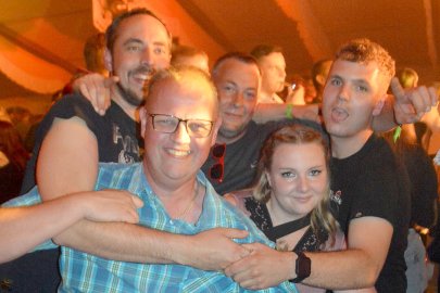 Zeltparty auf Ostrhauderfehner Schützenfest - Bild 28