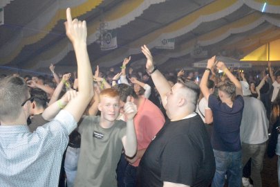 Zeltparty auf Ostrhauderfehner Schützenfest - Bild 73