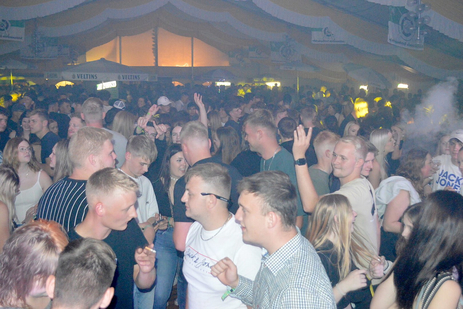 Zeltparty auf Ostrhauderfehner Schützenfest - Bild 106