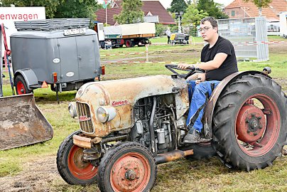 Oldtimertreffen in Veenhusen hat begonnen - Bild 12