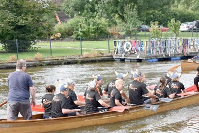 Fesselnde Wettkämpfe beim Drachenbootrennen in Weener - Bild 2