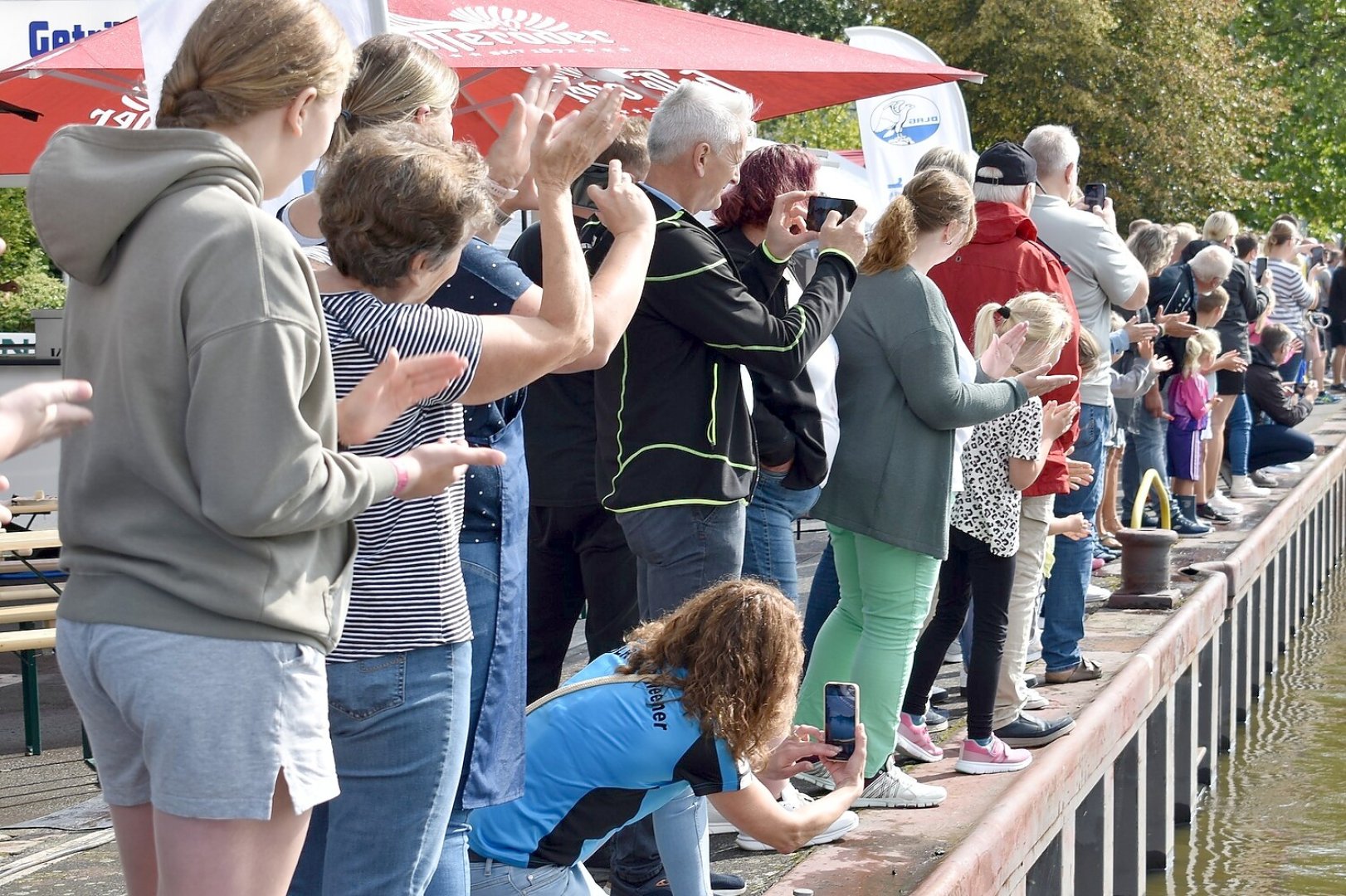 Fesselnde Wettkämpfe beim Drachenbootrennen in Weener - Bild 5