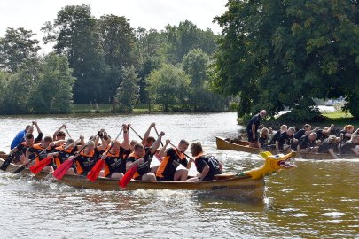 Fesselnde Wettkämpfe beim Drachenbootrennen in Weener - Bild 24