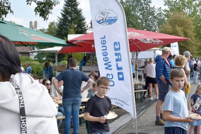 Fesselnde Wettkämpfe beim Drachenbootrennen in Weener - Bild 32