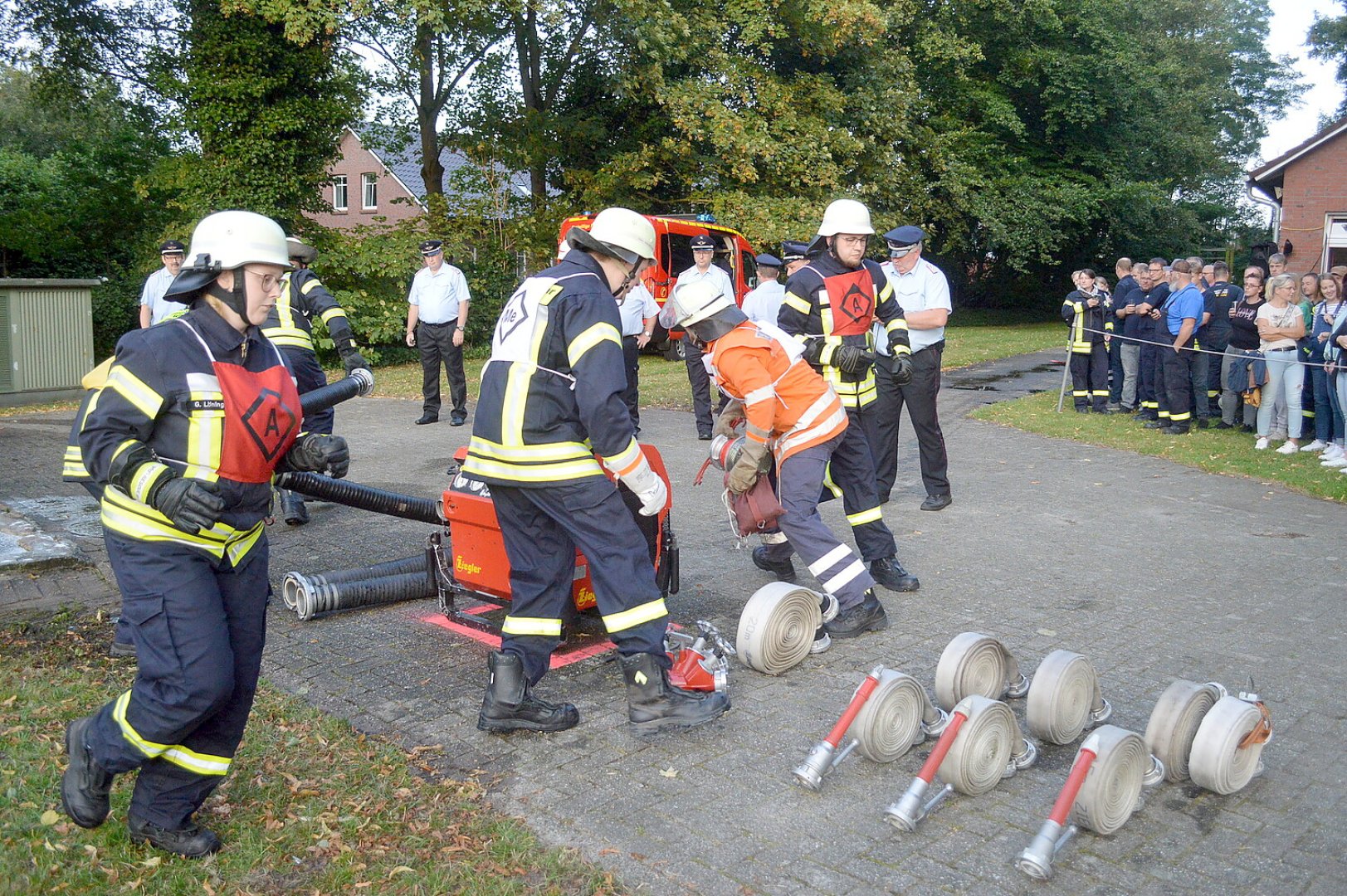 Schnelligkeit war bei den Feuerwehrleuten gefragt - Bild 4