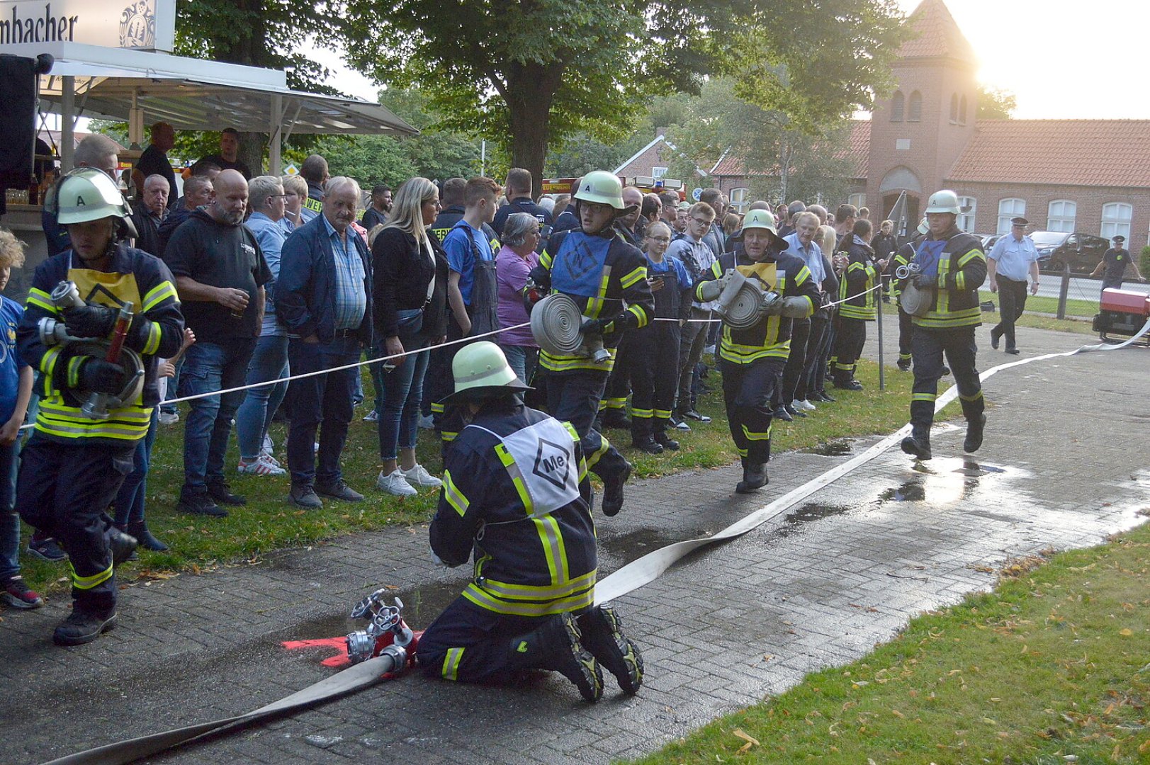 Schnelligkeit war bei den Feuerwehrleuten gefragt - Bild 9