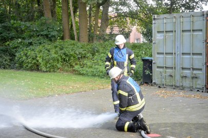 Schnelligkeit war bei den Feuerwehrleuten gefragt - Bild 16