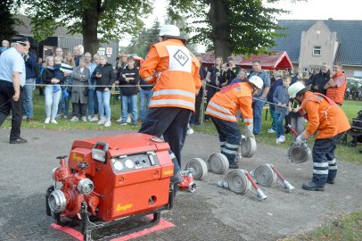 Schnelligkeit war bei den Feuerwehrleuten gefragt - Bild 21