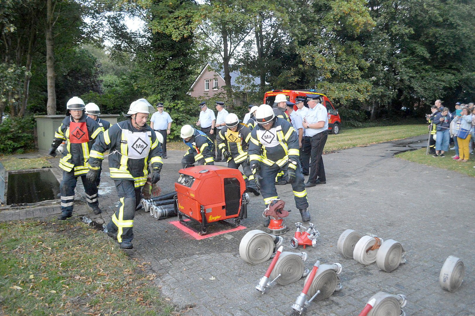 Schnelligkeit war bei den Feuerwehrleuten gefragt - Bild 34