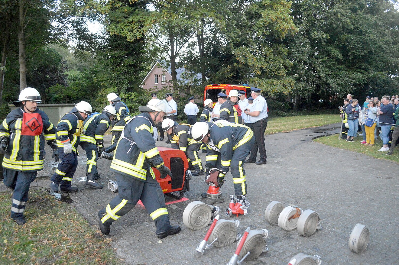 Schnelligkeit war bei den Feuerwehrleuten gefragt - Bild 35