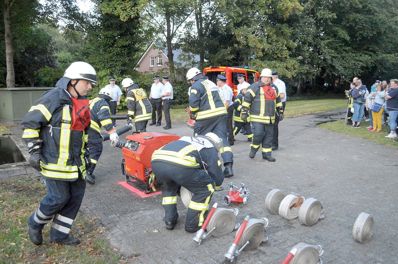 Schnelligkeit war bei den Feuerwehrleuten gefragt - Bild 36