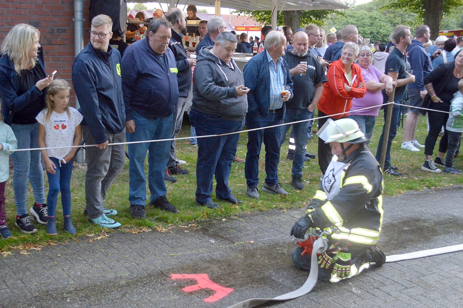 Schnelligkeit war bei den Feuerwehrleuten gefragt - Bild 38