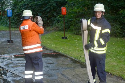 Schnelligkeit war bei den Feuerwehrleuten gefragt - Bild 42