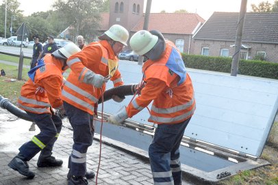 Schnelligkeit war bei den Feuerwehrleuten gefragt - Bild 51