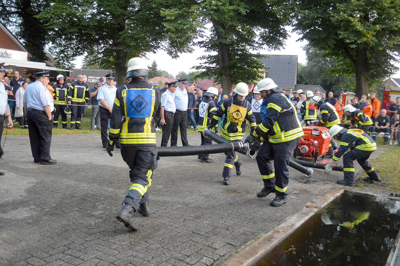 Schnelligkeit war bei den Feuerwehrleuten gefragt - Bild 57