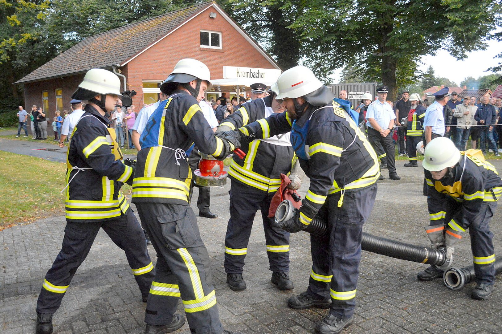 Schnelligkeit war bei den Feuerwehrleuten gefragt - Bild 58